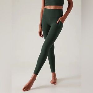 BNWT Athleta Salutation Stash Leggings